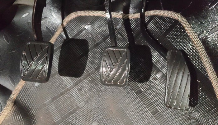 2013 Maruti Wagon R 1.0 LXI CNG, CNG, Manual, 49,920 km, Pedals