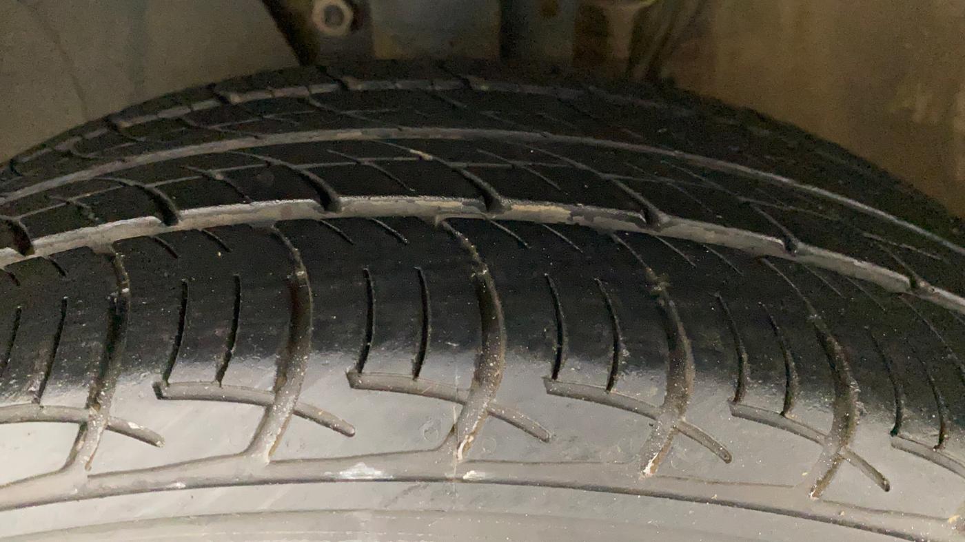 2019 Volkswagen Polo COMFORTLINE 1.0L MPI, Petrol, Manual, 68,399 km, Left Front Tyre Tread