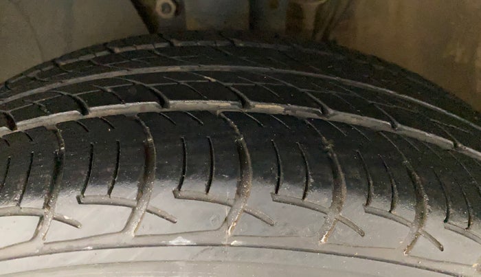 2019 Volkswagen Polo COMFORTLINE 1.0L MPI, Petrol, Manual, 68,399 km, Left Front Tyre Tread