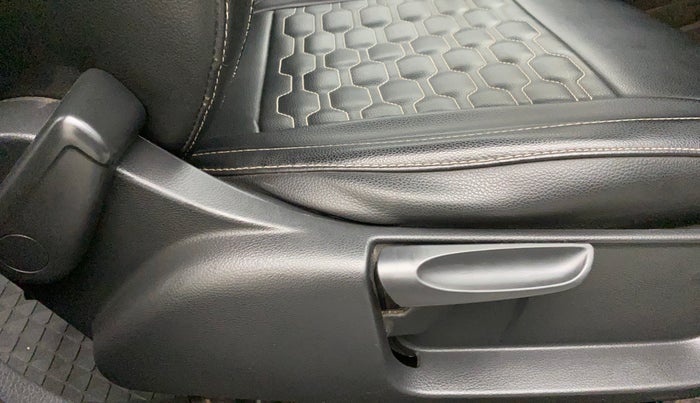 2019 Volkswagen Polo COMFORTLINE 1.0L MPI, Petrol, Manual, 68,399 km, Driver Side Adjustment Panel