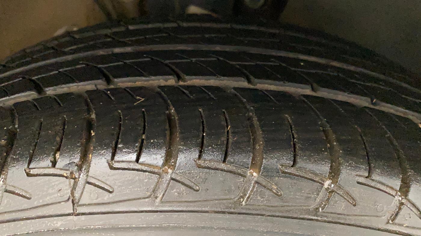 2019 Volkswagen Polo COMFORTLINE 1.0L MPI, Petrol, Manual, 68,399 km, Right Front Tyre Tread