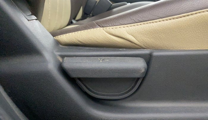 2012 Hyundai i20 MAGNA 1.2, Petrol, Manual, 30,545 km, Driver Side Adjustment Panel