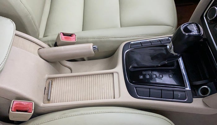 2015 Skoda Superb ELEGANCE 1.8 TSI AT, Petrol, Automatic, 71,139 km, Gear Lever