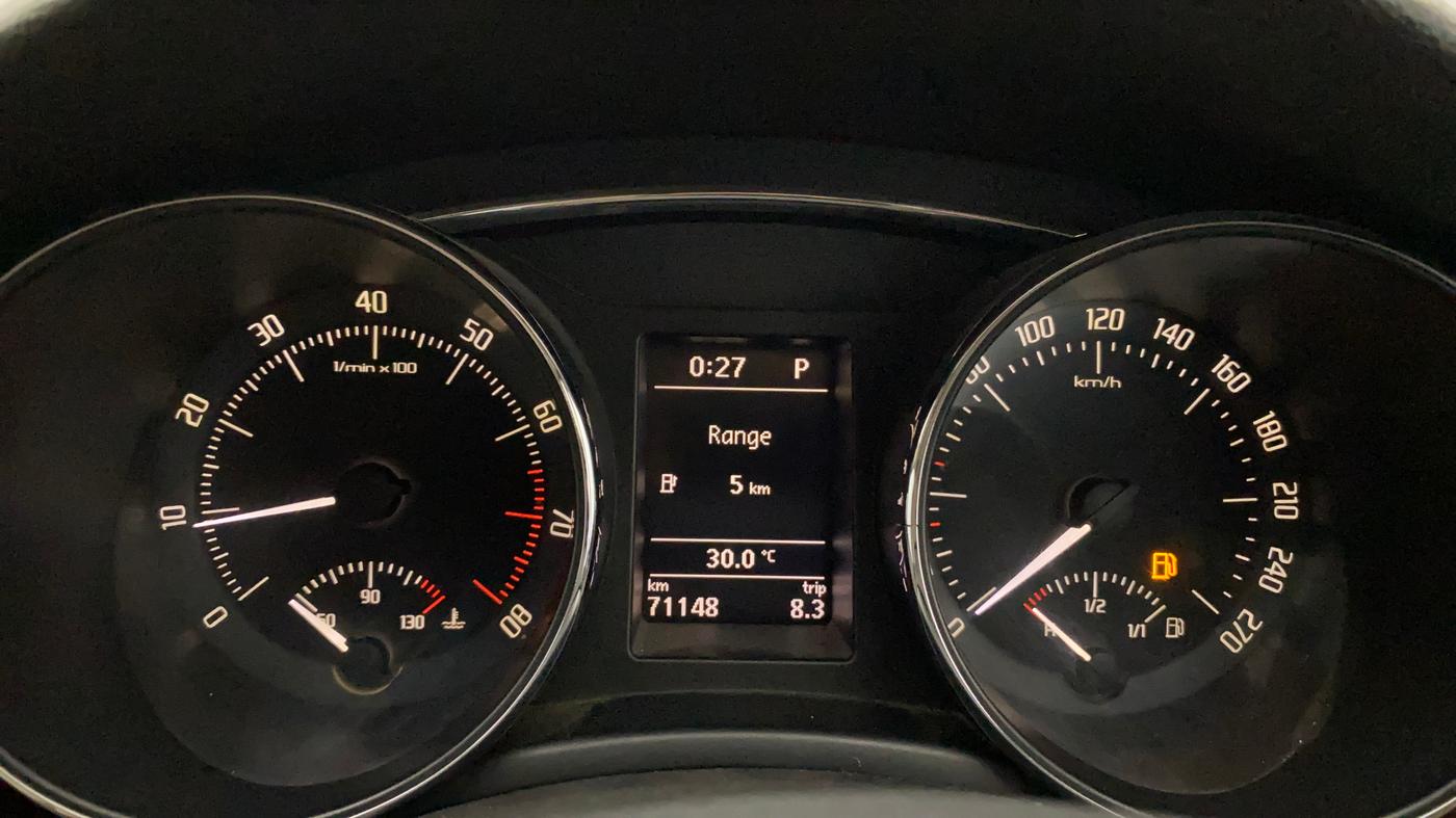 2015 Skoda Superb ELEGANCE 1.8 TSI AT, Petrol, Automatic, 71,019 km, Odometer Image