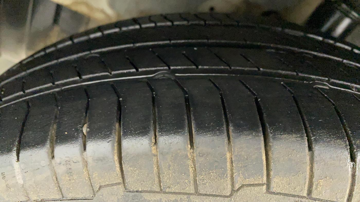 2011 Hyundai i20 MAGNA 1.2, Petrol, Manual, 60,580 km, Left Front Tyre Tread
