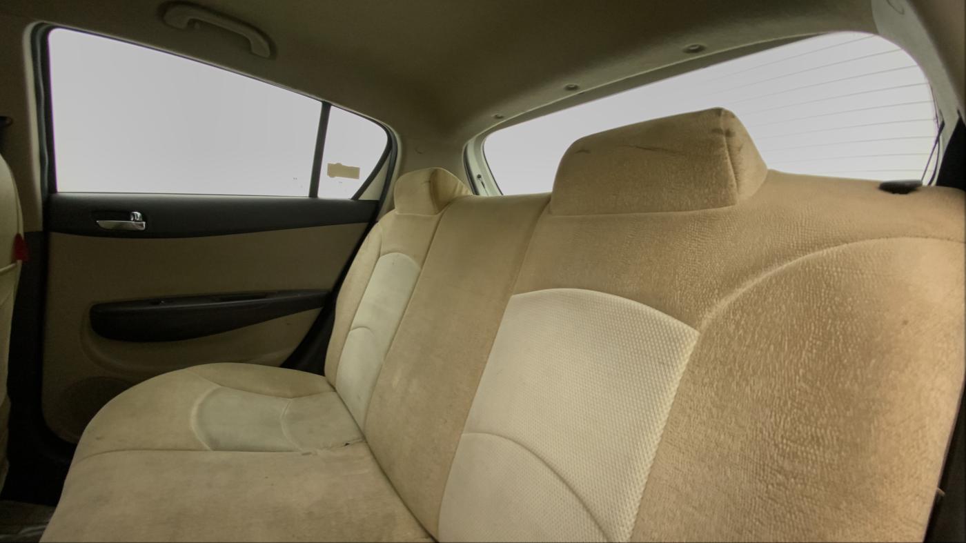 2011 Hyundai i20 MAGNA 1.2, Petrol, Manual, 60,580 km, Right Side Rear Door Cabin