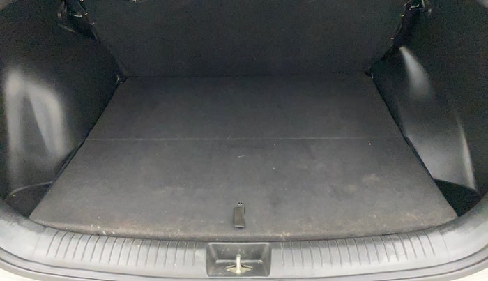 2016 Hyundai Creta SX PLUS 1.6 PETROL, Petrol, Manual, 1,22,446 km, Boot Inside