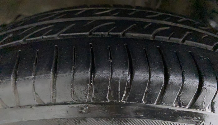 2017 Maruti Wagon R 1.0 LXI CNG, CNG, Manual, 50,351 km, Right Front Tyre Tread