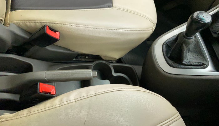 2016 Hyundai i10 SPORTZ 1.1, Petrol, Manual, 48,427 km, Gear Lever
