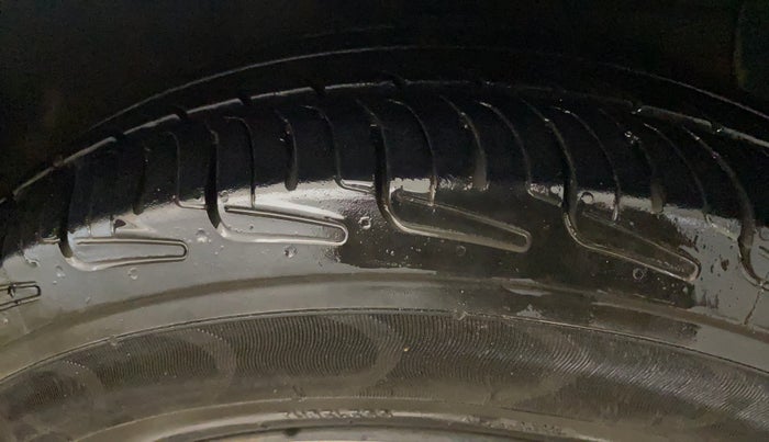 2018 Hyundai Xcent S 1.2, Petrol, Manual, 64,586 km, Right Front Tyre Tread