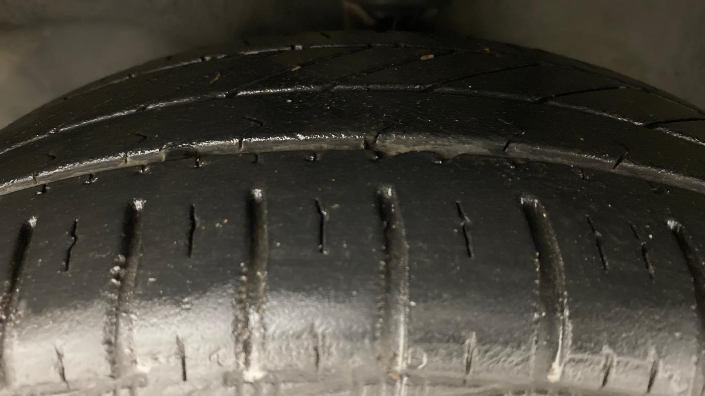 2011 Hyundai Santro Xing GL PLUS, Petrol, Manual, 70,301 km, Left Front Tyre Tread