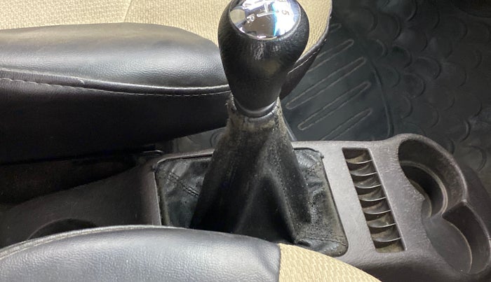 2011 Hyundai Santro Xing GL PLUS, Petrol, Manual, 70,301 km, Gear lever - Boot cover slightly torn