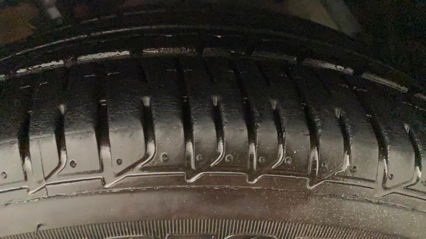 2017 Maruti Ciaz ZDI+ SHVS, Diesel, Manual, 61,353 km, Left Front Tyre Tread