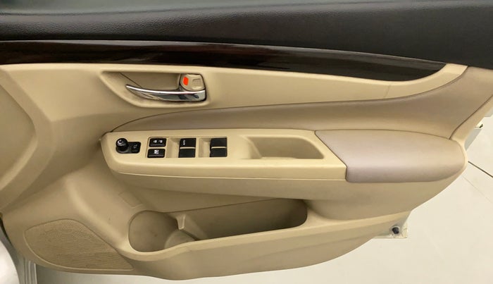 2017 Maruti Ciaz ZDI+ SHVS, Diesel, Manual, 61,353 km, Driver Side Door Panels Control