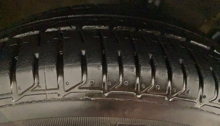 2017 Maruti Ciaz ZDI+ SHVS, Diesel, Manual, 61,353 km, Right Rear Tyre Tread