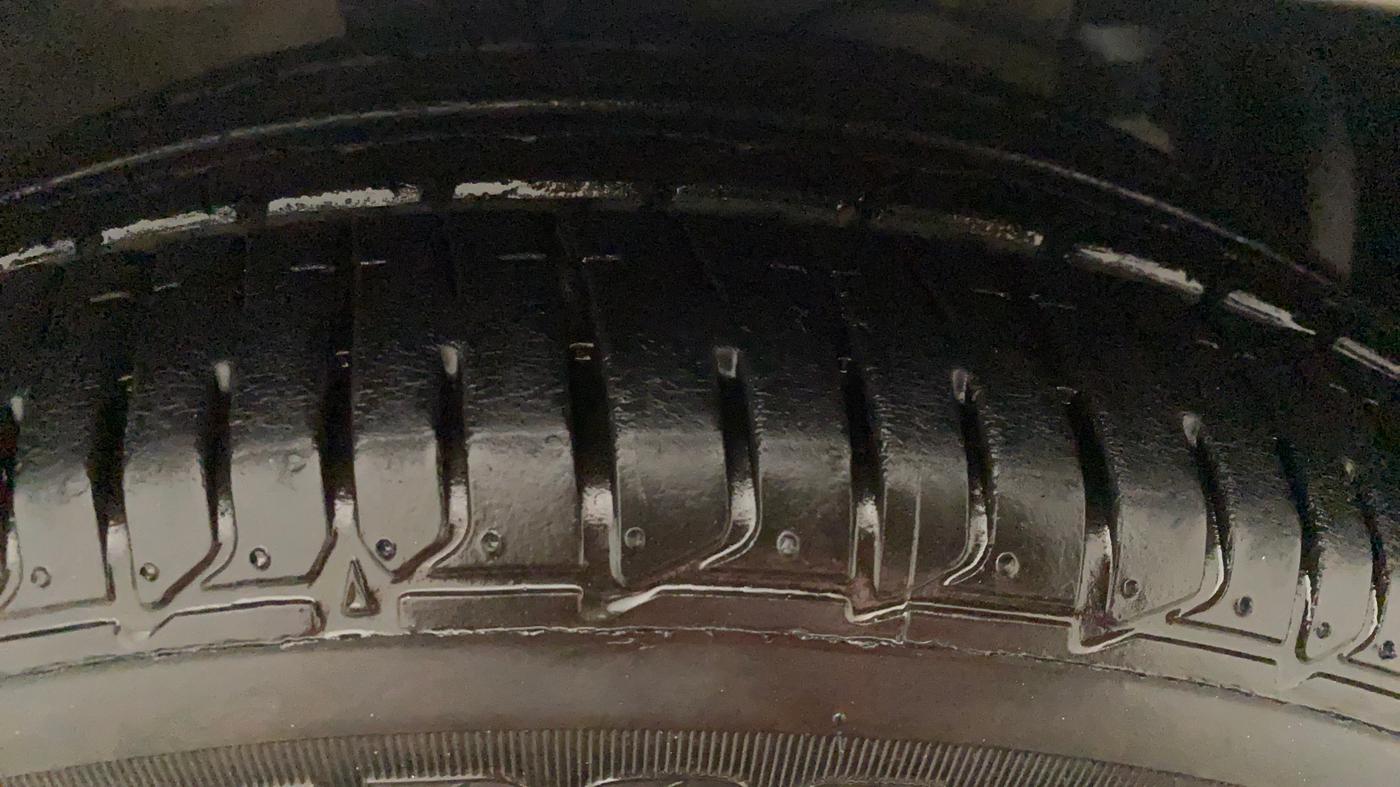 2017 Maruti Ciaz ZDI+ SHVS, Diesel, Manual, 61,353 km, Right Front Tyre Tread
