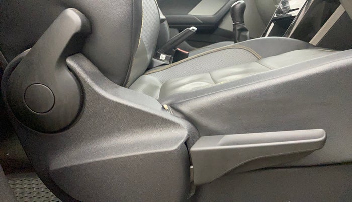 2021 Skoda KUSHAQ STYLE 1.0L TSI MT, Petrol, Manual, 56,564 km, Driver Side Adjustment Panel