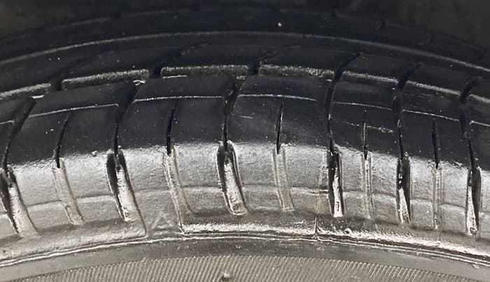 2017 Hyundai Elite i20 SPORTZ 1.2, Petrol, Manual, 77,884 km, Left Front Tyre Tread