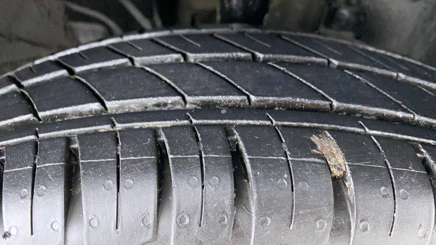 2021 Renault Kwid 1.0 RXT Opt AT, Petrol, Automatic, 5,622 km, Right Front Tyre Tread