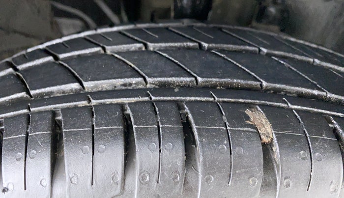 2021 Renault Kwid 1.0 RXT Opt AT, Petrol, Automatic, 5,622 km, Right Front Tyre Tread