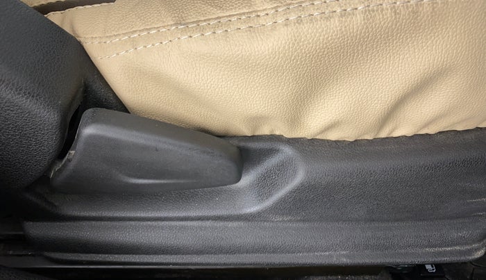 2021 Renault Kwid 1.0 RXT Opt AT, Petrol, Automatic, 5,622 km, Driver Side Adjustment Panel
