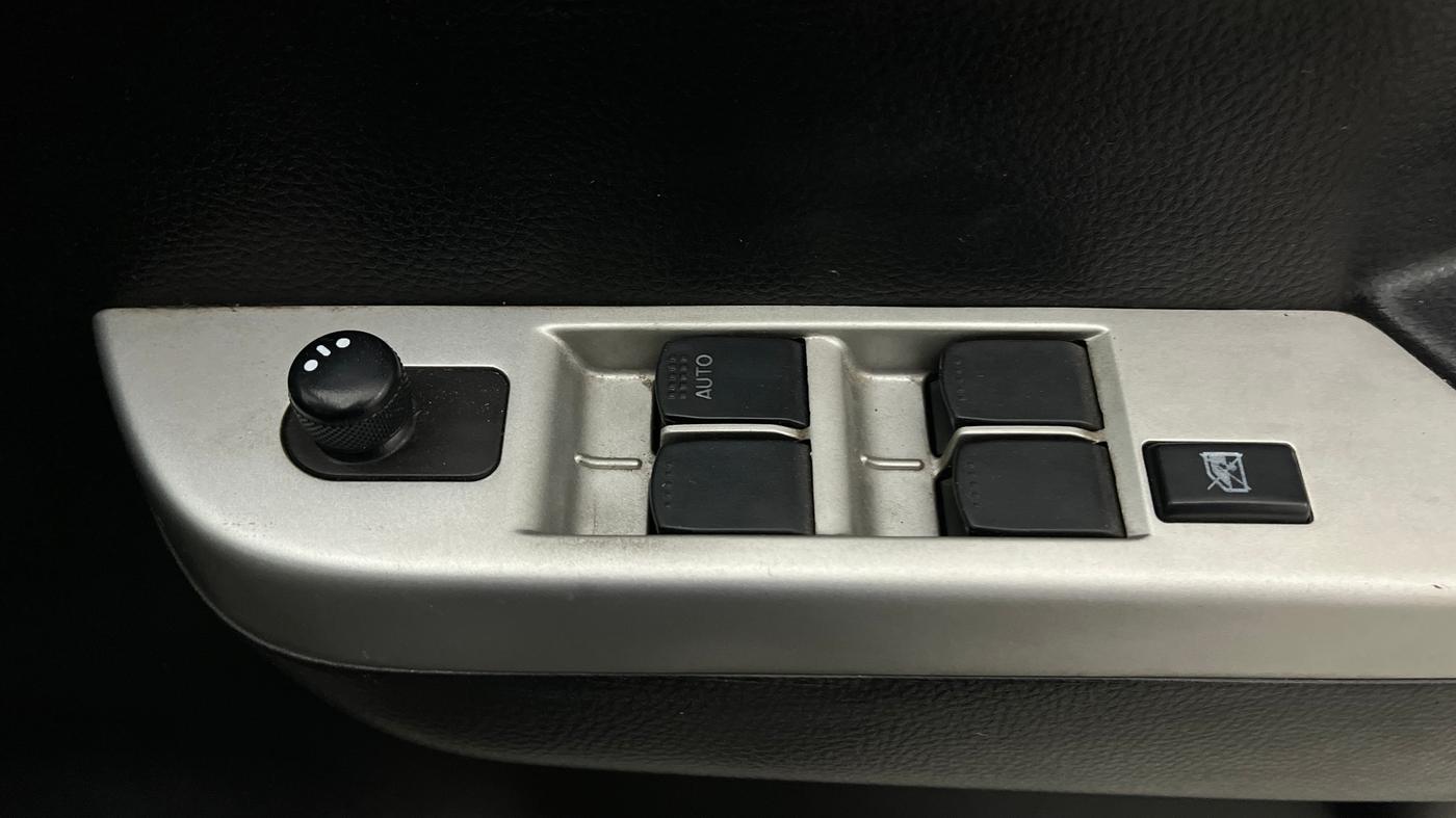 2016 Maruti Wagon R 1.0 VXI, Petrol, Manual, 92,127 km, Driver Side Door Panels Control