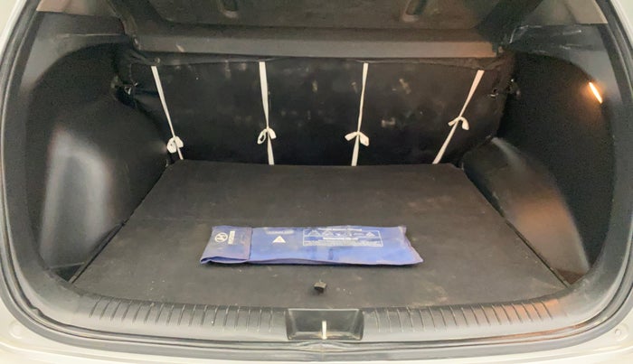 2016 Hyundai Creta SX 1.6 DIESEL, Diesel, Manual, 77,939 km, Boot Inside