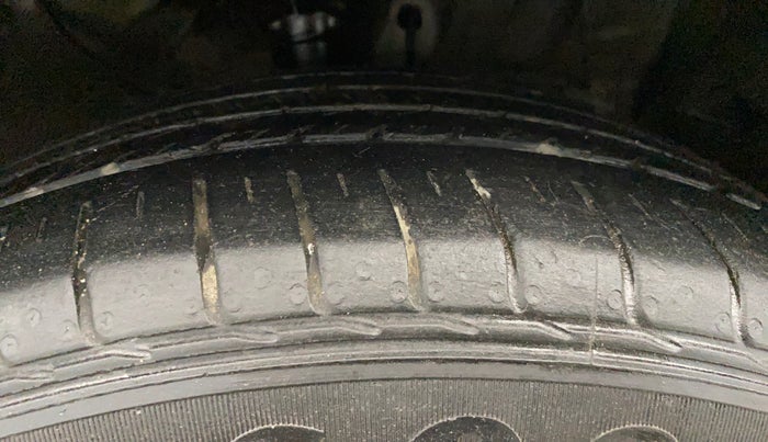 2016 Hyundai Creta SX 1.6 DIESEL, Diesel, Manual, 77,939 km, Right Front Tyre Tread