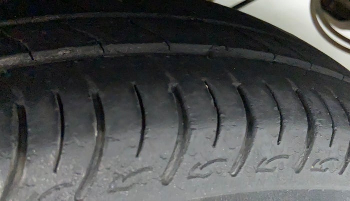 2020 Maruti Baleno DELTA PETROL 1.2, Petrol, Manual, 47,484 km, Right Front Tyre Tread