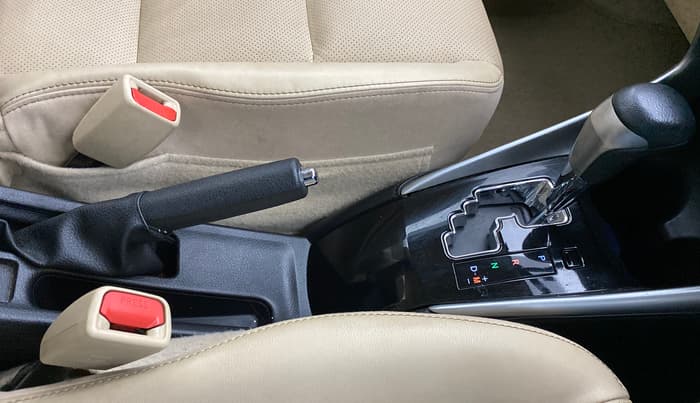 2020 Toyota YARIS VX CVT, Petrol, Automatic, 41,384 km, Gear Lever