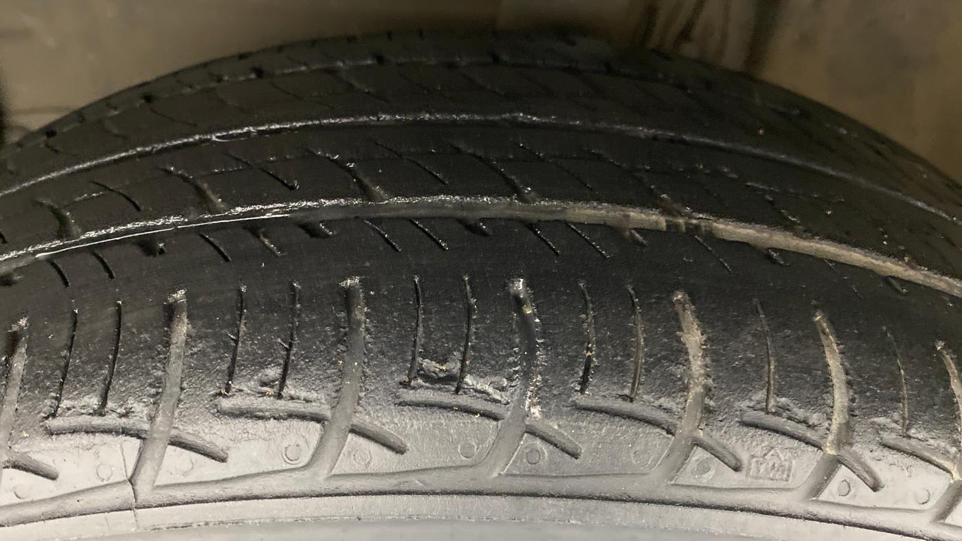 2020 Toyota YARIS VX CVT, Petrol, Automatic, 41,384 km, Left Front Tyre Tread