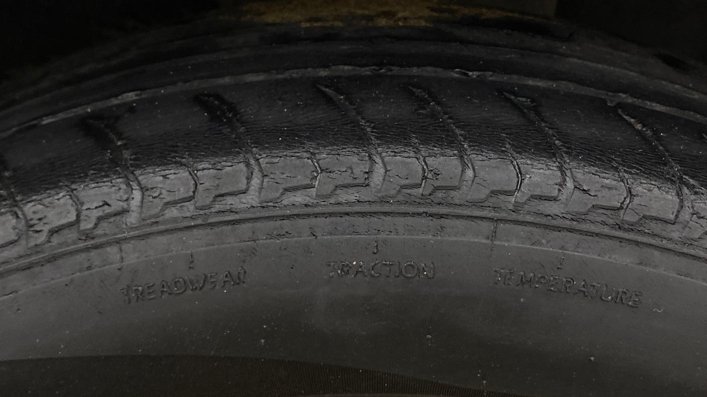 2022 Renault Kiger RXZ AMT, Petrol, Automatic, 35,449 km, Left Rear Tyre Tread