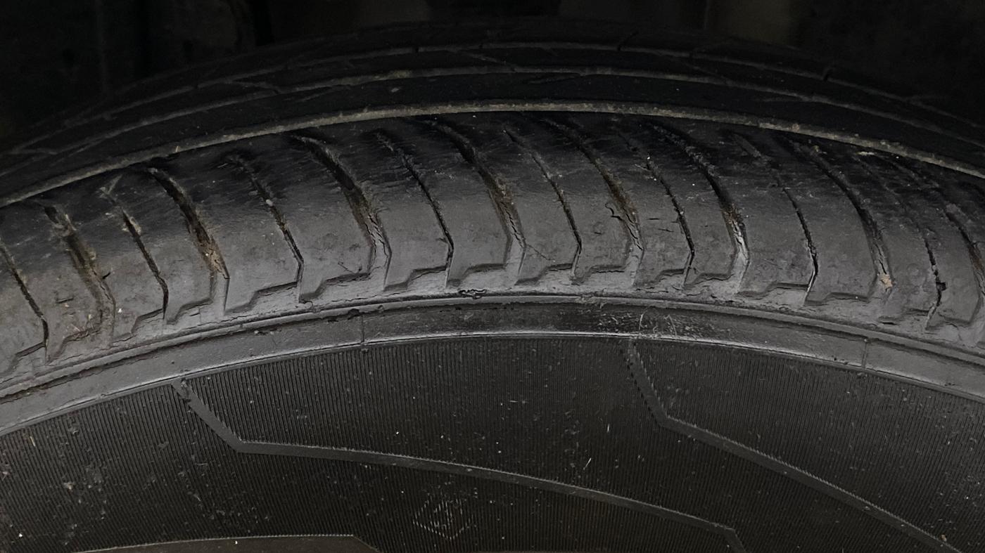 2022 Renault Kiger RXZ AMT, Petrol, Automatic, 35,449 km, Right Front Tyre Tread