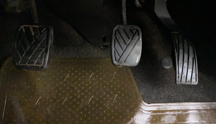 2015 Maruti Swift VXI, Petrol, Manual, 73,384 km, Pedals