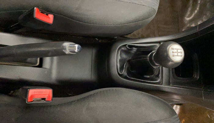 2015 Maruti Swift VXI, Petrol, Manual, 73,384 km, Gear Lever