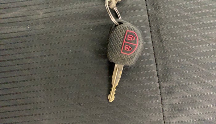 2015 Maruti Swift VXI, Petrol, Manual, 73,384 km, Key Close Up