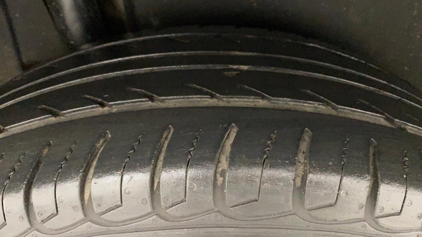 2017 Maruti S Cross ZETA 1.3, Diesel, Manual, 65,637 km, Right Rear Tyre Tread