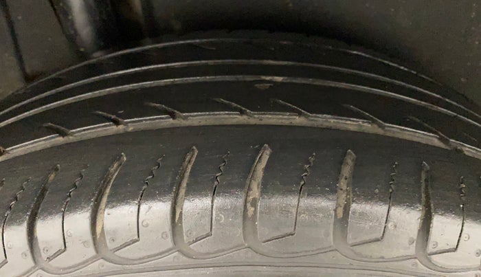 2017 Maruti S Cross ZETA 1.3, Diesel, Manual, 65,637 km, Right Rear Tyre Tread