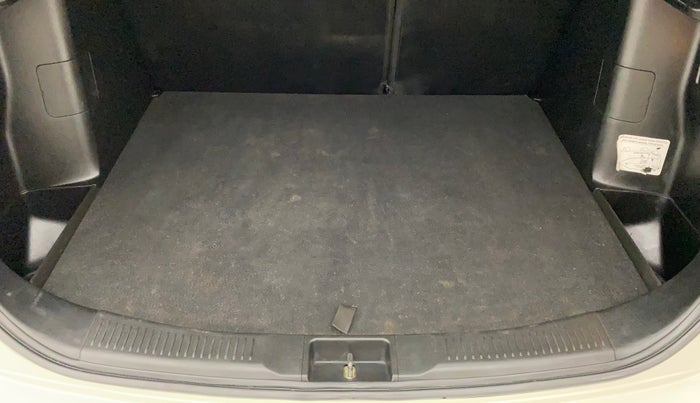 2017 Maruti S Cross ZETA 1.3, Diesel, Manual, 65,637 km, Boot Inside