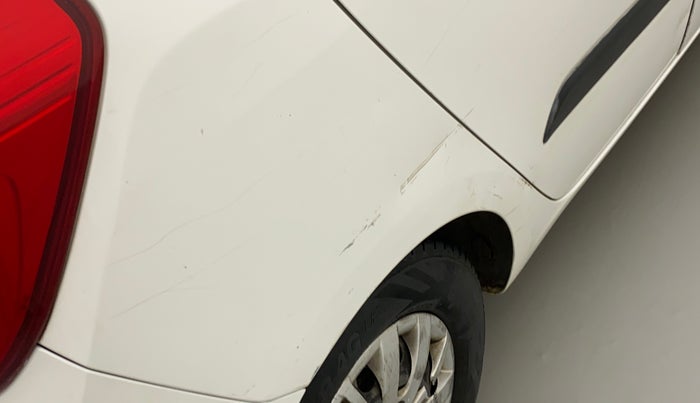 2013 Hyundai i10 MAGNA 1.2, CNG, Manual, 1,06,607 km, Right quarter panel - Slightly dented