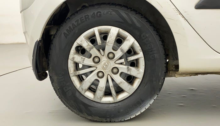 2013 Hyundai i10 MAGNA 1.2, CNG, Manual, 1,06,607 km, Right Rear Wheel
