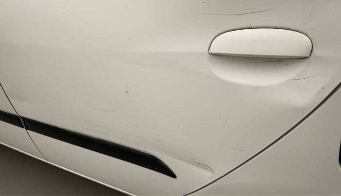 2013 Hyundai i10 MAGNA 1.2, CNG, Manual, 1,06,607 km, Rear left door - Slightly dented
