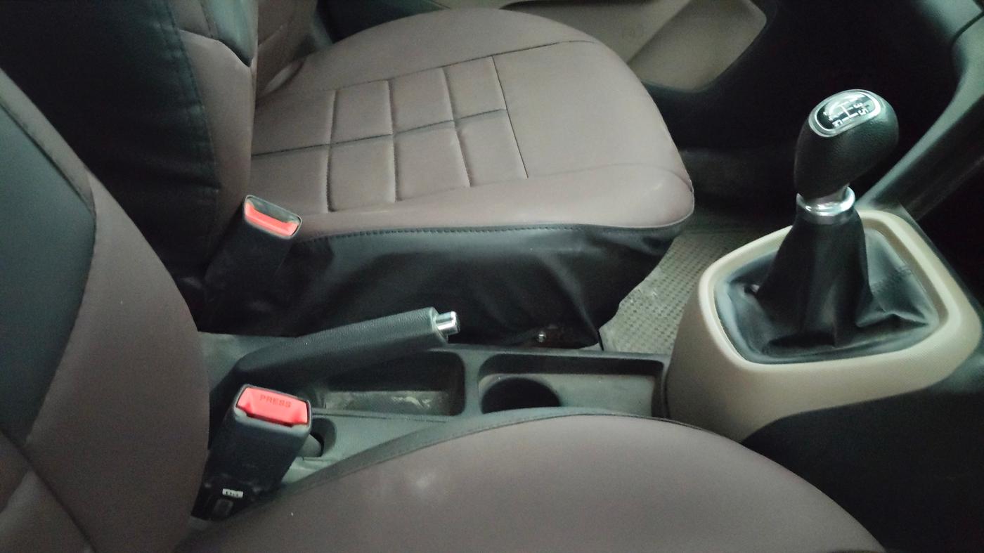 2014 Hyundai Xcent S 1.2, CNG, Manual, 88,393 km, Gear Lever