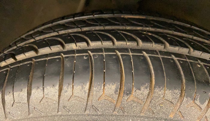 2015 Maruti Alto K10 VXI, Petrol, Manual, 66,752 km, Right Front Tyre Tread