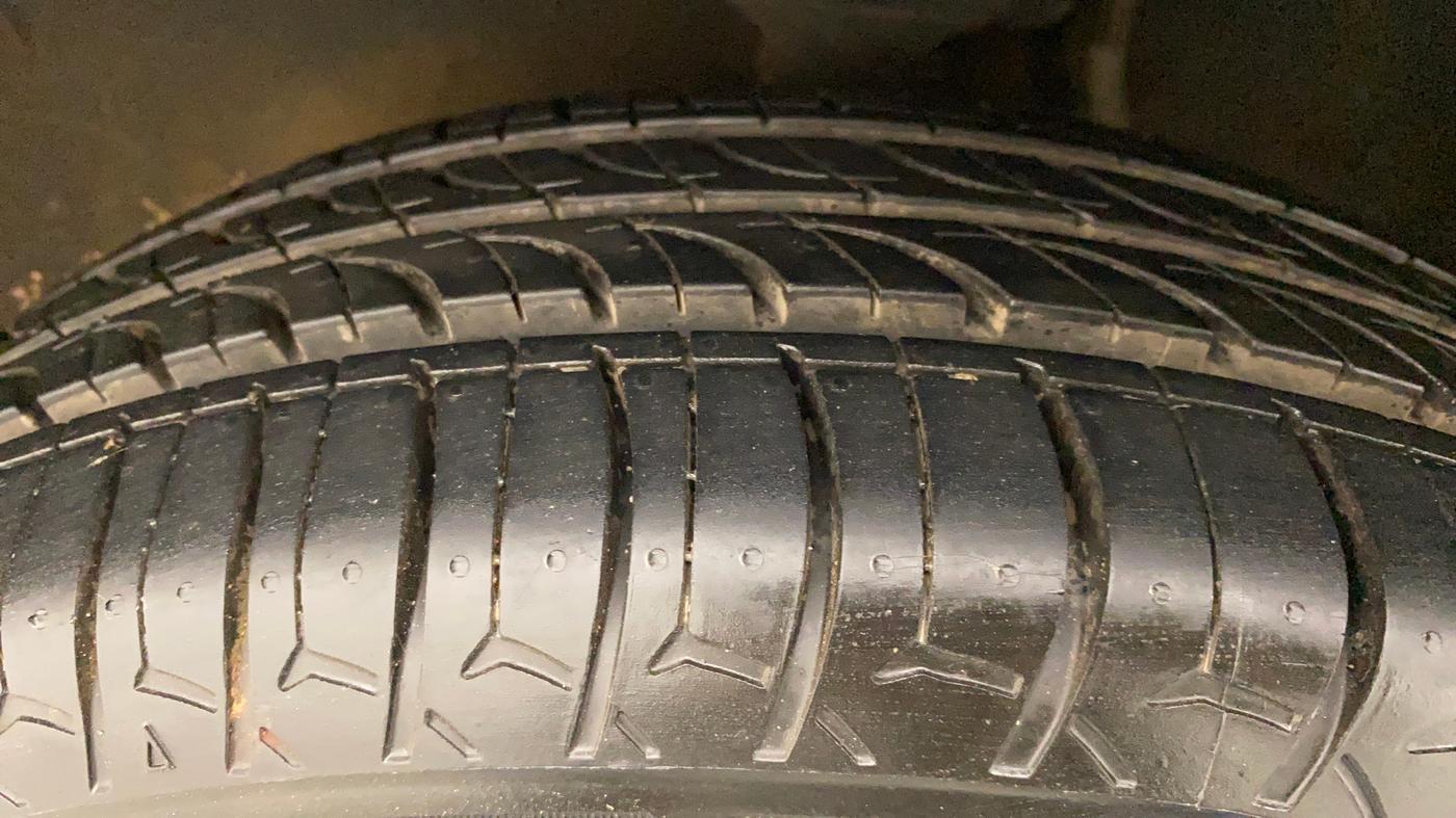 2015 Maruti Alto K10 VXI, Petrol, Manual, 66,752 km, Left Front Tyre Tread