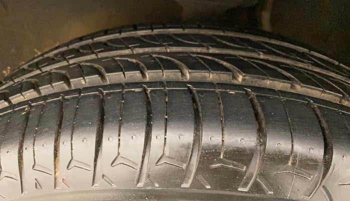 2015 Maruti Alto K10 VXI, Petrol, Manual, 66,752 km, Left Front Tyre Tread