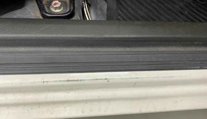 2015 Maruti Alto K10 VXI, Petrol, Manual, 66,752 km, Right running board - Minor scratches