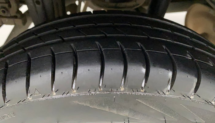 2017 Maruti Alto K10 LXI CNG (AIRBAG), CNG, Manual, 87,090 km, Right Rear Tyre Tread