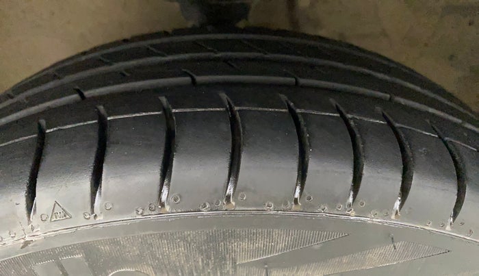 2017 Maruti Alto K10 LXI CNG (AIRBAG), CNG, Manual, 87,090 km, Left Front Tyre Tread