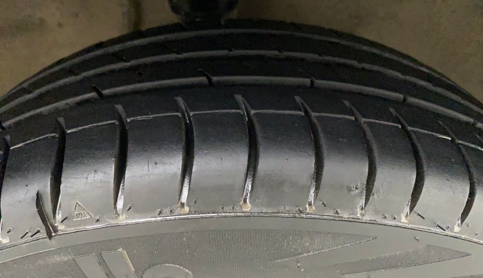 2017 Maruti Alto K10 LXI CNG (AIRBAG), CNG, Manual, 87,090 km, Right Front Tyre Tread